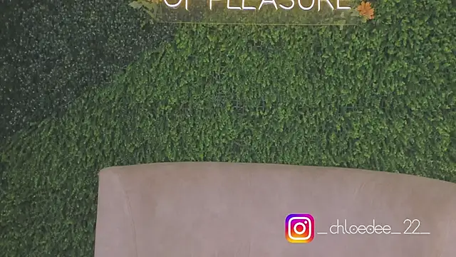 chloe d online show from October 3, 2025, 1:01 pm