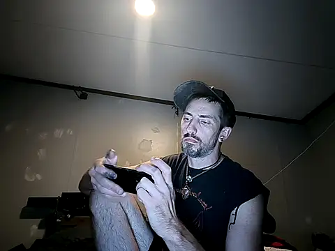 Snapshot of Bi_curious86 chatting on June 5, 2026, 3:33 am Bi curious86 online show from June 5, 2026, 3:33 am