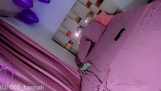 Hannahsmit online show from November 7, 2025, 7:46 am