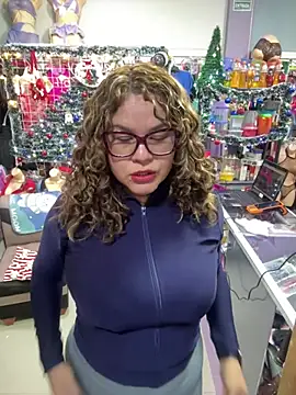 ROSALIALUCY online show from January 5, 2026, 6:44 pm