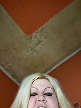 ducicsajsziii online show from March 7, 2025, 11:38 pm