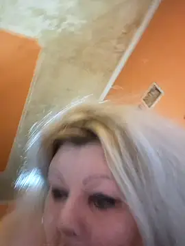 ducicsajsziii online show from September 24, 2025, 10:16 pm