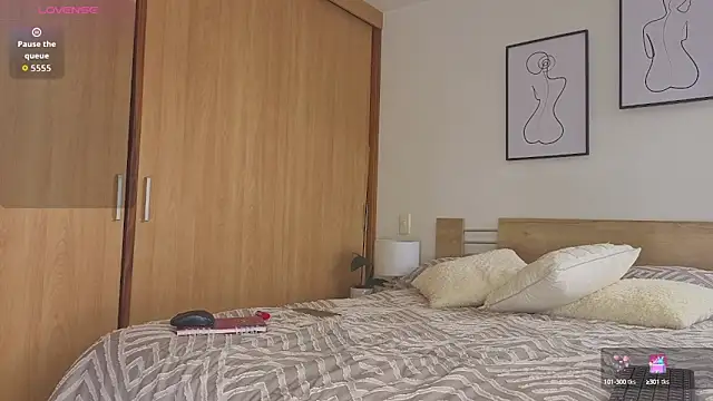 Snapshot of sweet_sophia90s chatting on October 8, 2025, 2:51 pm sweet sophia90s online show from October 8, 2025, 2:51 pm