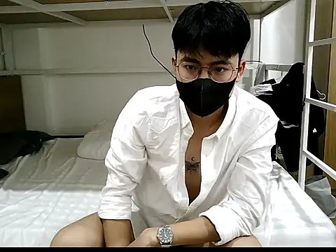 Gwencloudy online show from December 22, 2025, 4:12 am