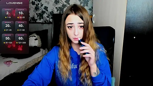 Snapshot of weakness4u chatting on October 21, 2025, 3:17 am weakness4u online show from October 21, 2025, 3:17 am