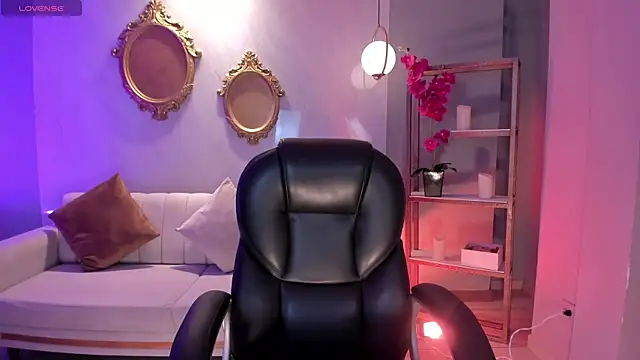 AlessiaCorleone  online show from October 28, 2025, 7:02 pm