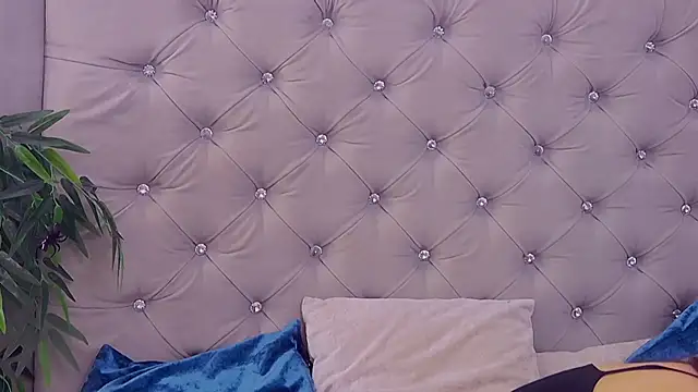 Snapshot of MeIisaLove chatting on October 4, 2025, 7:48 pm MeIisaLove online show from October 4, 2025, 7:48 pm