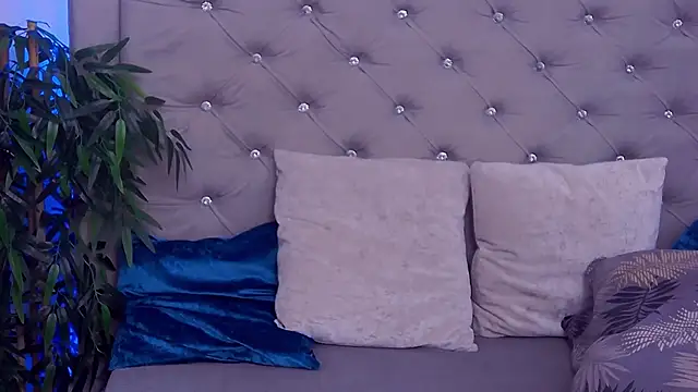 Snapshot of MeIisaLove chatting on September 21, 2025, 8:14 pm MeIisaLove online show from September 21, 2025, 8:14 pm