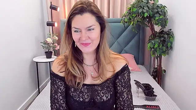 Snapshot of Adele_Russo chatting on January 31, 2025, 3:55 pm Adele Russo online show from January 31, 2025, 3:55 pm