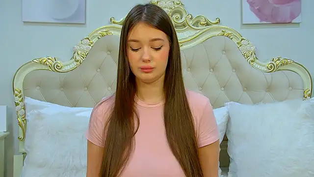 ViolettaCosmo online show from December 1, 2025, 6:47 am