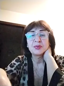 AlbinaXPretty online show from November 18, 2025, 4:21 pm