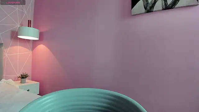 dolly zoe online show from March 20, 2025, 3:56 am