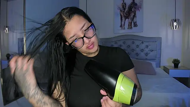 ayshel   online show from October 24, 2025, 9:14 pm