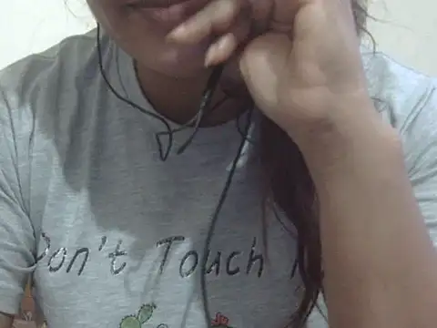 Snapshot of shekira99 chatting on May 26, 2026, 5:27 am shekira99 online show from May 26, 2026, 5:27 am