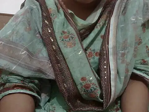 shekira99 online show from September 28, 2025, 1:07 pm