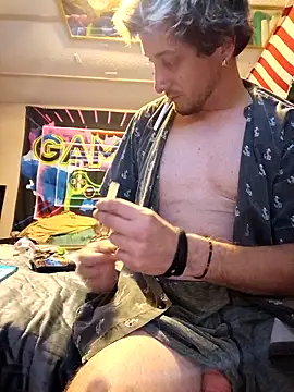 j hollywood91 online show from October 31, 2025, 11:00 pm