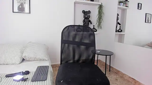 valerycolins online show from September 19, 2025, 2:15 am