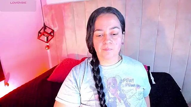 Snapshot of lucia_vonne_ chatting on December 17, 2025, 8:14 pm lucia vonne online show from December 17, 2025, 8:14 pm