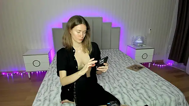 ooksiiii online show from January 28, 2025, 6:28 pm