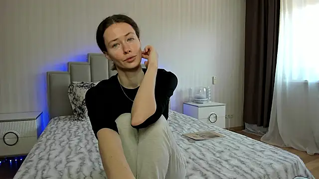 ooksiiii online show from February 9, 2025, 9:05 am