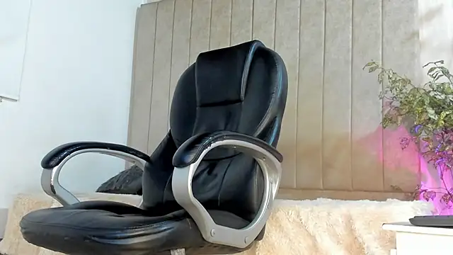 angelcortes online show from November 12, 2025, 8:56 pm