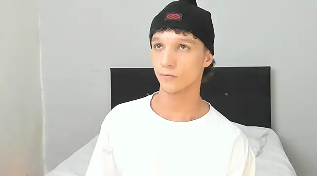 angelcortes online show from March 13, 2025, 9:16 pm