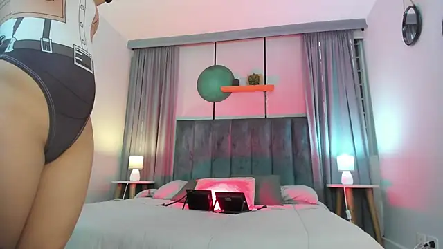 CoralineRicce  online show from October 11, 2025, 8:43 pm