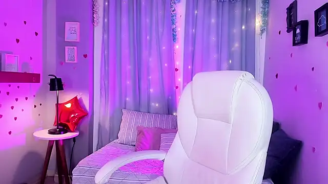 CoralineRicce  online show from March 23, 2025, 5:32 am