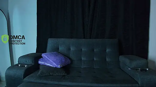 yungelitamor  online show from March 19, 2026, 6:02 am