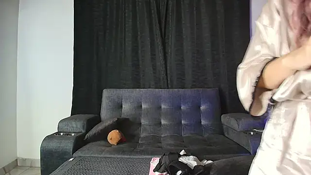 yungelitamor  online show from September 14, 2025, 5:30 am