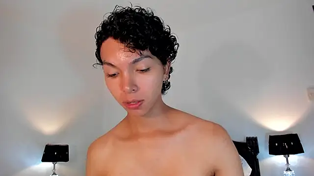 Snapshot of xhenisa_ chatting on March 10, 2025, 5:39 pm xhenisa online show from March 10, 2025, 5:39 pm