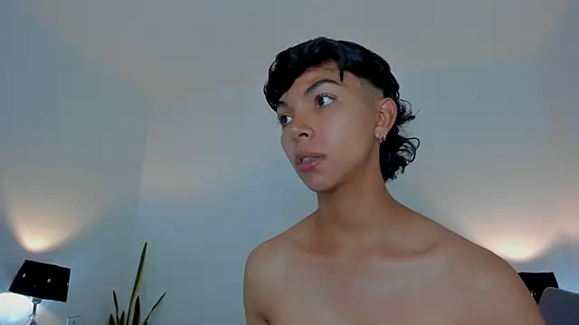 xhenisa  online show from March 2, 2026, 6:15 pm