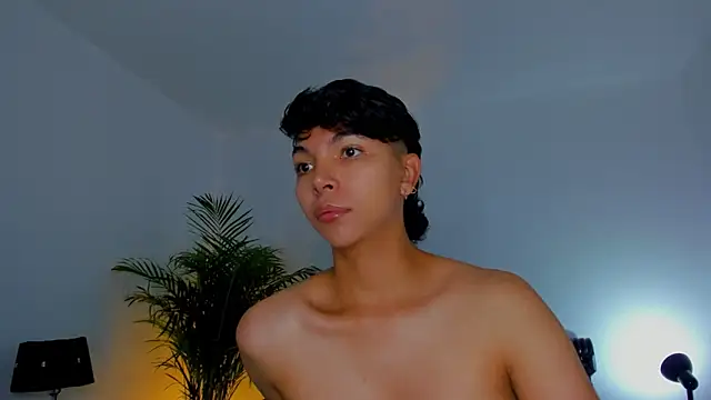 Snapshot of xhenisa_ chatting on September 25, 2025, 6:36 pm xhenisa online show from September 25, 2025, 6:36 pm