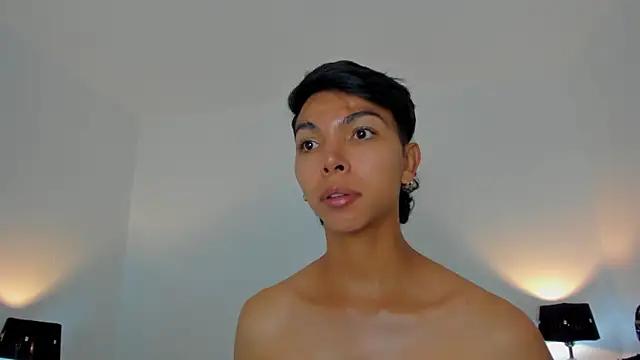 xhenisa  online show from April 3, 2026, 8:37 pm