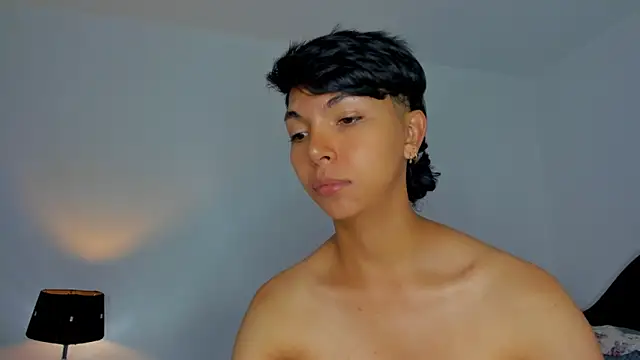 Snapshot of xhenisa_ chatting on September 14, 2025, 3:45 pm xhenisa online show from September 14, 2025, 3:45 pm