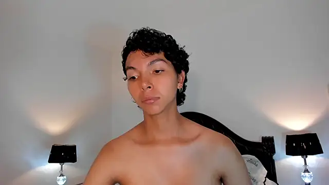 Snapshot of xhenisa_ chatting on March 10, 2025, 8:45 pm xhenisa online show from March 10, 2025, 8:45 pm