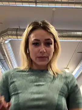 petrouchkaaa  online show from March 18, 2025, 10:28 am