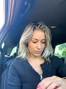 petrouchkaaa  online show from September 23, 2025, 8:10 am