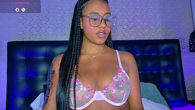 Snapshot of charlotteeruss chatting on March 21, 2025, 10:06 pm charlotteeruss online show from March 21, 2025, 10:06 pm