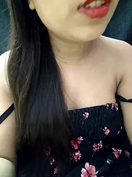 Snapshot of Roshni_98 chatting on July 17, 2026, 6:49 pm Roshni 98 online show from July 17, 2026, 6:49 pm