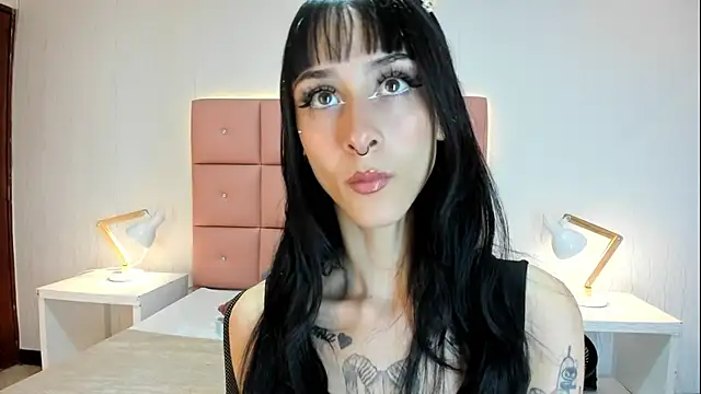 lhiamfit online show from October 4, 2025, 3:46 pm