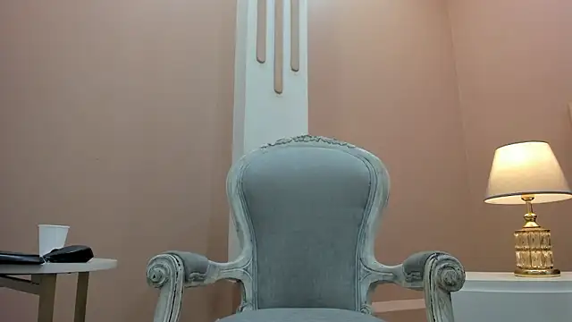 Snapshot of KarlynHoliss chatting on December 2, 2024, 12:13 pm KarlynHoliss online show from December 2, 2024, 12:13 pm