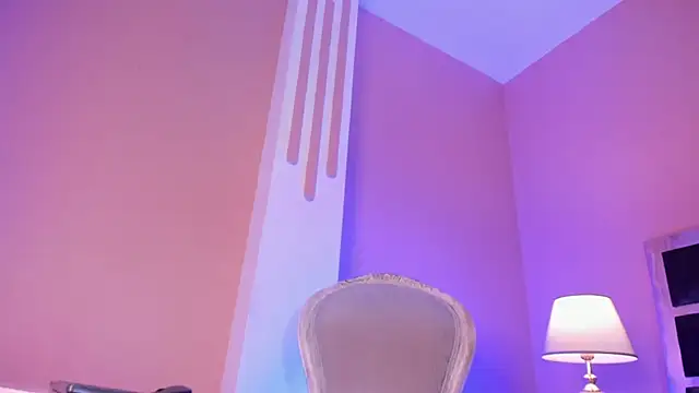 Snapshot of KarlynHoliss chatting on December 22, 2024, 6:37 pm KarlynHoliss online show from December 22, 2024, 6:37 pm