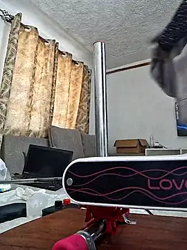 Snapshot of hornycreamybabe chatting on March 4, 2025, 9:40 am hornycreamybabe online show from March 4, 2025, 9:40 am