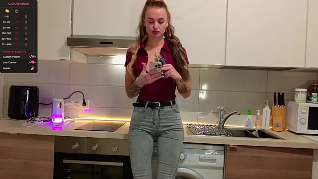 MissLovex online show from November 22, 2025, 1:43 pm