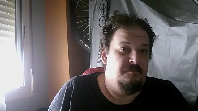 porkorossy online show from October 8, 2025, 7:43 am