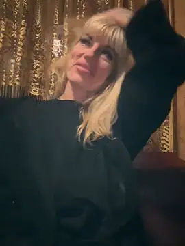 Snapshot of AlinaGrosu chatting on March 20, 2025, 9:46 pm AlinaGrosu online show from March 20, 2025, 9:46 pm