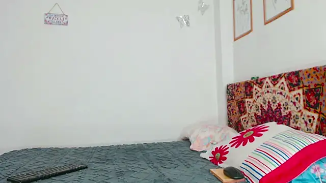 verocute7 online show from September 24, 2025, 3:02 am