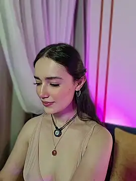 Kate Amaretto  online show from May 5, 2026, 1:08 am