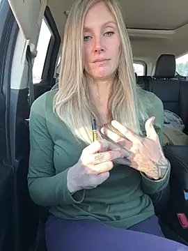 ItsDanniG online show from January 13, 2025, 5:12 pm